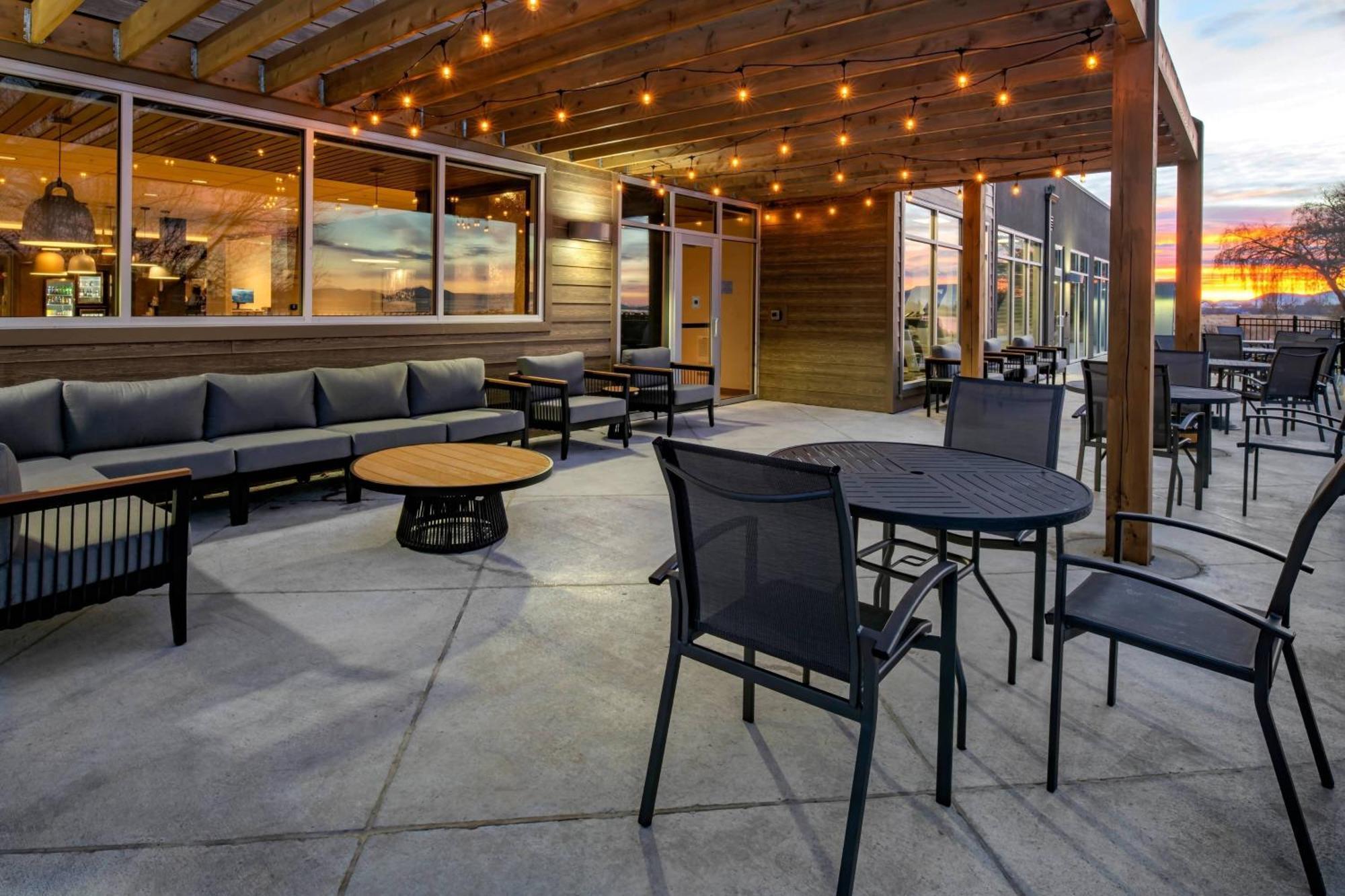 Fairfield Inn & Suites By Marriott Klamath Falls Exterior photo